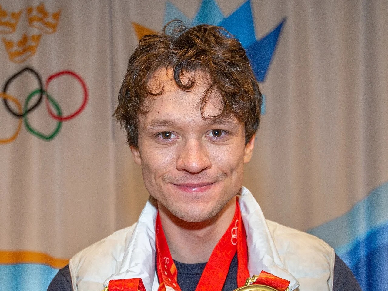 Nils van der Poel i aktion på isen under skridskotävling 2022